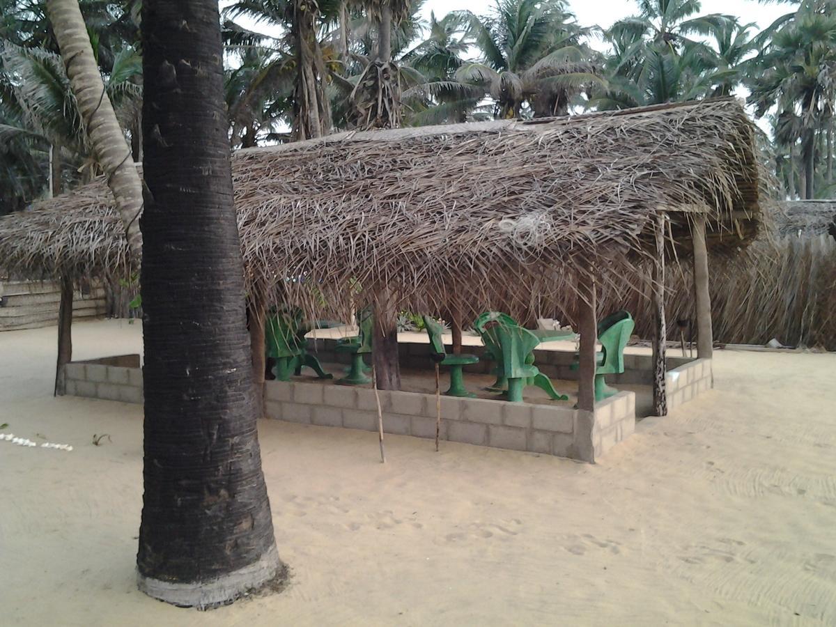 Dolphinchilling Hotel Alankuda Exterior foto